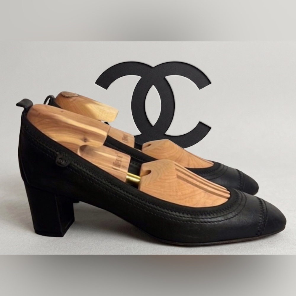 Authentic Chanel luxury designer vintage signature black leather heels pumps 9.5